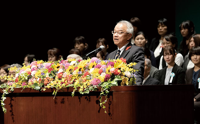 祝辞をする土屋俊亮氏