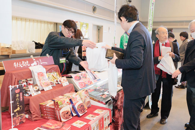 お土産品販売ブースの様子