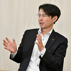 総務部広報課長 100周年事業推進室課長 柴﨑 真氏